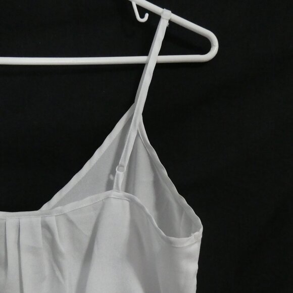SEDUCTIONS | medium | Elegant White V-Neck Strappy Top - Picture 12 of 15